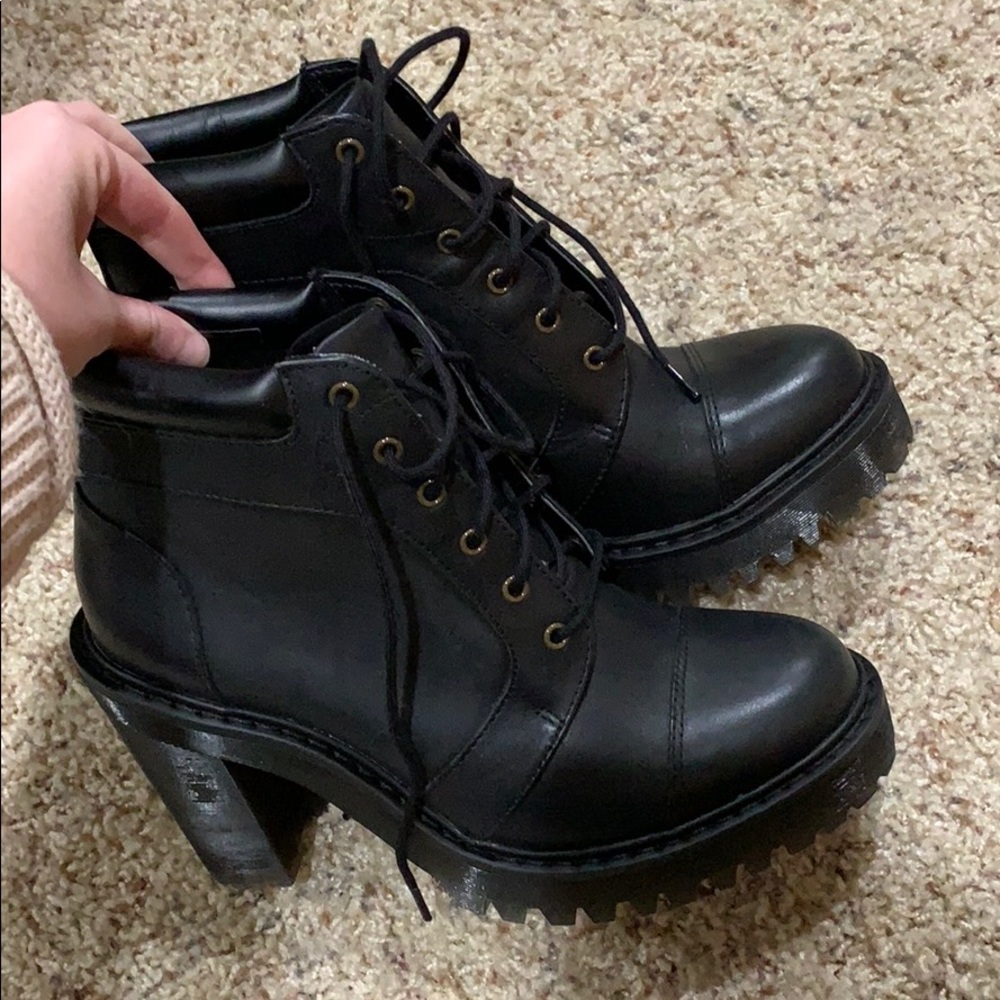 BRAND NEW doc martens averill